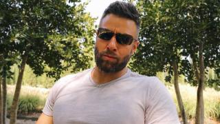 2 Tips To Make Approaching ANY WOMAN Fun And Easy (never awkward)