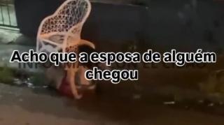 A minha é diferente. Baita desenvoltura!