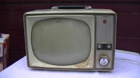 Shango066 Resurrects a Panasonic AN14 Black and White CRT TV from 1962!