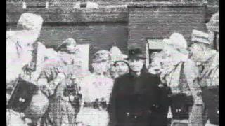 Benito Mussolini queria chamar a República Social Italiana de República Socialista Italiana (Guelfo Negro)