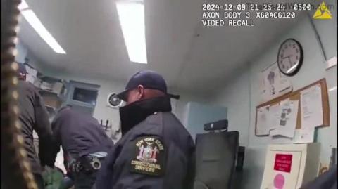 New Footage shows 4 NY Police pigs beating a prisoner - He eventually died