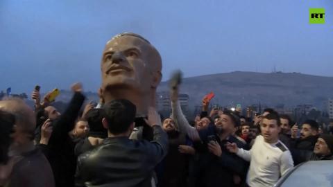 Syrian militants and theirs supporters take to the streets of Damascus