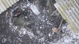 Soldada achou que a buceta iria salva-la