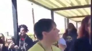 Empoderadas apanhando