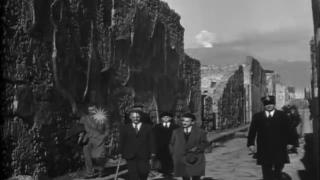 Comunista Leon Trotsky passeando livre, leve e solto na Itália fascista de Mussolini (Nápoles, 1937)