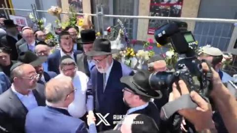 PM Albanese Flees From Crowd And Media After Synagogue Visit