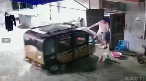 Asian traffic culture - Tuktuks