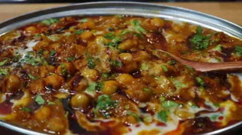 RESTAURANT STYLE CHICKPEA BUTTER MASALA (EASY TO MAKE) - Chole Butter Masala