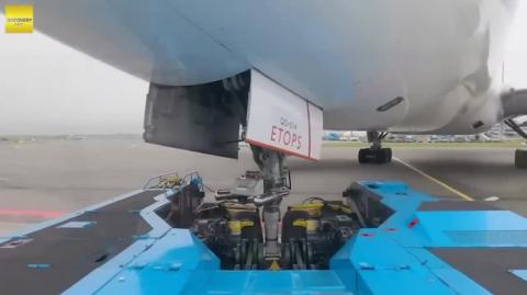 KLM Boeing 787 Dreamliner - REALLY BADLY BUILT