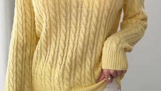 Classic Women's Crew Neck Cable Knit Jumper