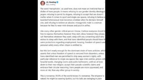 JK Rowling não merece apoio na sua contenda com os disfóricos