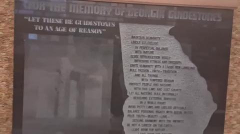 Illumanati Freemason Rosicurcian's Georgia Guidestones Plaque Satan's Ten Guidelines for Humanity to kill Billions NWO Agneda 2030 Depopulation
