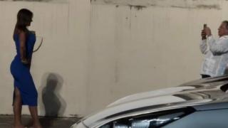 Presidente Gustavo Petro passeando de mãos dadas com um travesti no Panamá (2024)