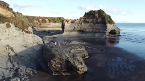 10 Million Years in 10 Minutes - The Wild Geology of Mōhakatino Beach