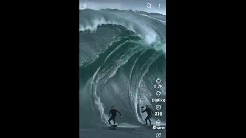 Surf action - Watch the cameraman