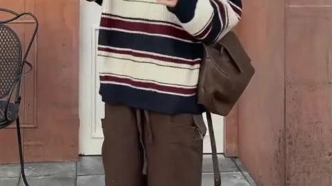 Oversized Chunky Knit Round Neck Sweater for a Casual Autumn Look