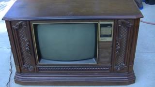 Hideous Quasar Smokers Choice 1984 Color Television NASTY