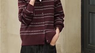 Stylish Women's Cozy Striped Cardigan Made from Soft Knit for Casual and Chic Outfits