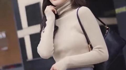 Styling the Cozy, Fitted Turtleneck Jumper with Gold Accessories