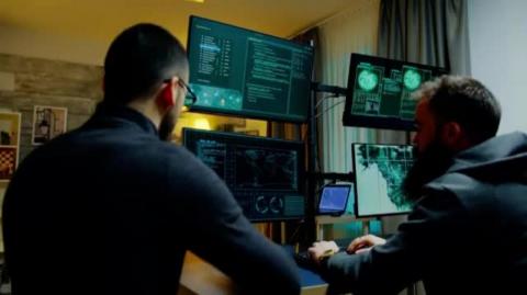 Agentes duplos - 9 de fevereiro de 2025 - J.R. Nyquist e Alex Benesch