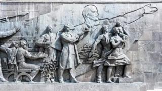 Trocando o script — Amigos e Inimigos - 26 de outubro de 2025 (J.R. Nyquist & Alex Benesch)