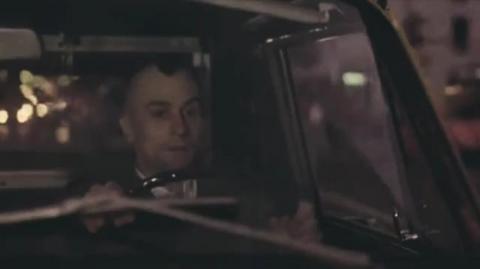 Filme no qual um sequelado encontra sua catarse virando cavaleiro branco de uma putinha adolescente