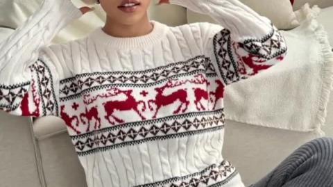 Women's Soft and Cozy Christmas Knit Sweater with Charming Holiday Motifs