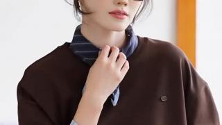 Women's stylish loose-fitting sweatshirt made of soft fabric for everyday and office looks