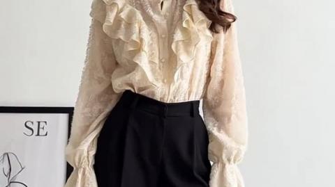 Women's Elegant Vintage Royal Blouse with Luxurious Ruffles and Aristocratic Silhouette