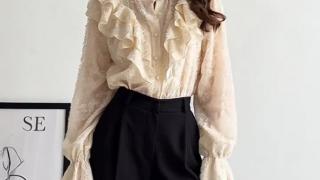 Women's Elegant Vintage Royal Blouse with Luxurious Ruffles and Aristocratic Silhouette