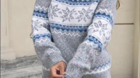 Warm and Stylish Women's Holiday Sweater Featuring Classic Snowflake Design