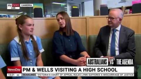 Teenage school girl tells Albo the social media ban is a bad idea and the Grinch Albo replies