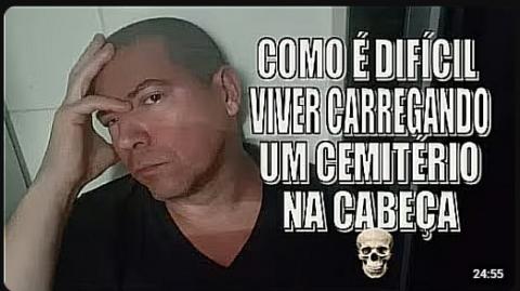 Tô cansado de olhar no espelho e só ver o meu cadáver refletido!