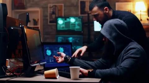 Falsas conspirações, falsos desveladores (2) - 5 de novembro de 2023 - J.R. Nyquist e Alex Benesch