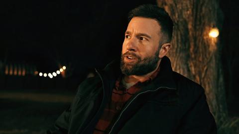 People Are Spending Holidays Alone - Modern Society Lacks Stability