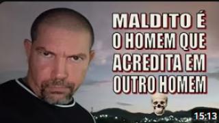 Só idiotas acreditam em promessas de amor incondicional ou fidelidade eterna!