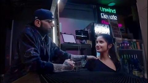 How Sexual Tension Actually Works (Cold Approach Breakdown)