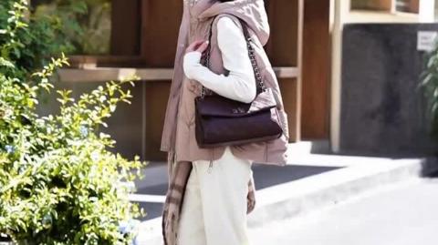 Women’s Short Winter Puffer Vest with Hood – Warm Quilted Sleeveless Jacket