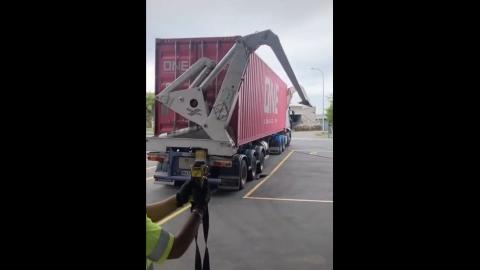 How to Unload 40ft Container by Side loader
