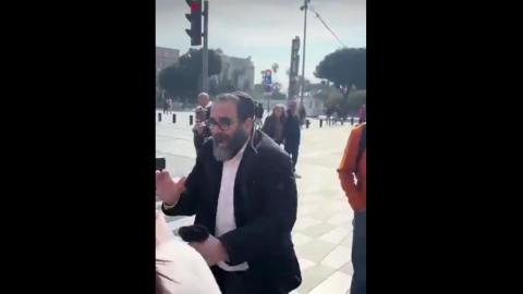 Jew Fakes Assault by Protestors as System Pigs Arrive