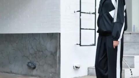 New Women’s Two-Piece Tracksuit Set with Zip Jacket & Joggers for Casual Wear