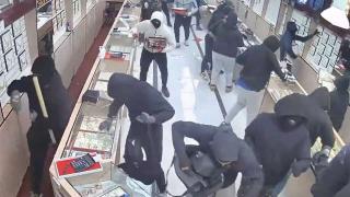 Dozens of Youths Smash & Grab Jewelry Store