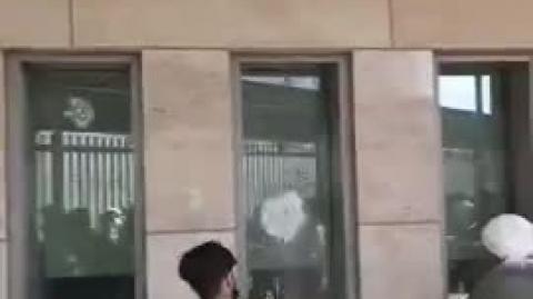 Pakistani Protesters Storm JEW-SA Consulate in Karachi After Khamenei's Death