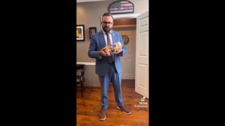 STATE SENATOR HOLDS UP 2.5 YEAR-OLD - ALDI - BREAD WITH ZERO MOLD