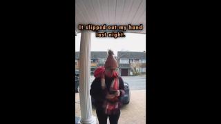 Another thieving, lying, free loading arsehole of a woman - avoiding personal responsibility and accountability.