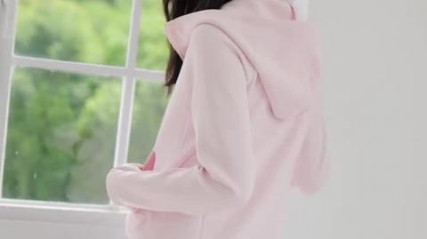 Chic zip hoodie for relaxed and stylish looks