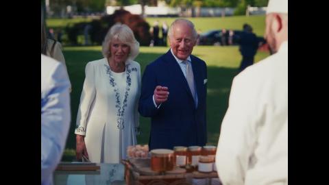 Their Majesties join POTUS & FLOTUS for a tour of the newly unveiled White House Beehive