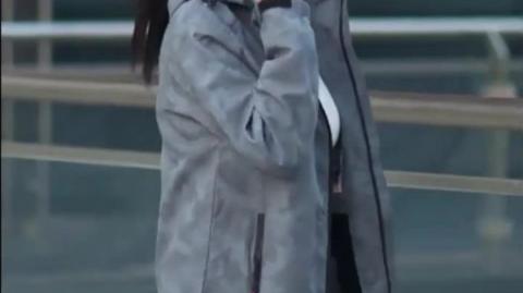 Explore Freely in a Classic Men's Polyester Windbreaker – Trekking & Daily Use"