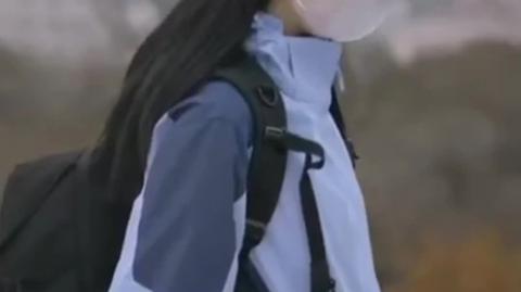 Outdoor performance visor combining breathable comfort and windproof protection for hiking