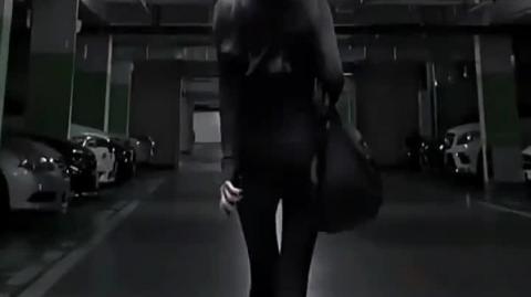 A versatile women's fitness jacket that combines sporty style and everyday comfort